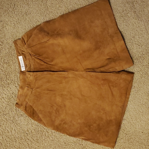 Gold tan suede shorts - Picture 4 of 6